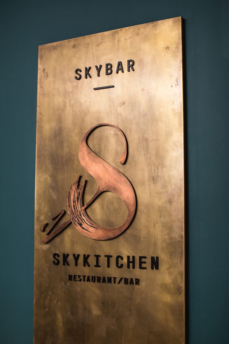 DE SKYBAR BERLIN PLEAT BOX 5