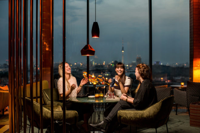 DE SKYBAR BERLIN PLEAT BOX